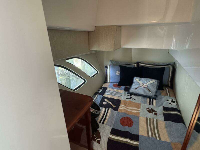 2012 Intrepid 475 Sport yacht wheel house