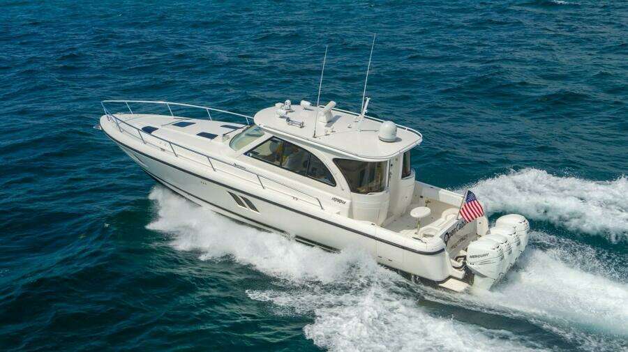 2012 Intrepid 475 Sport yacht wheel house