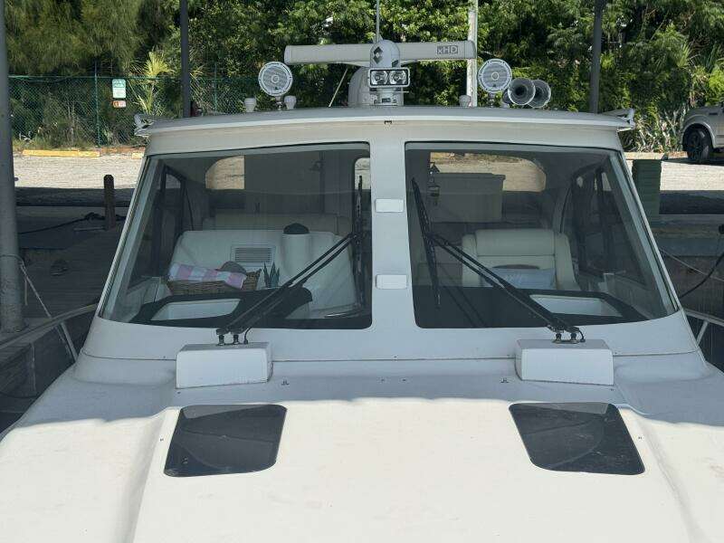 2012 Intrepid 475 Sport yacht wheel house