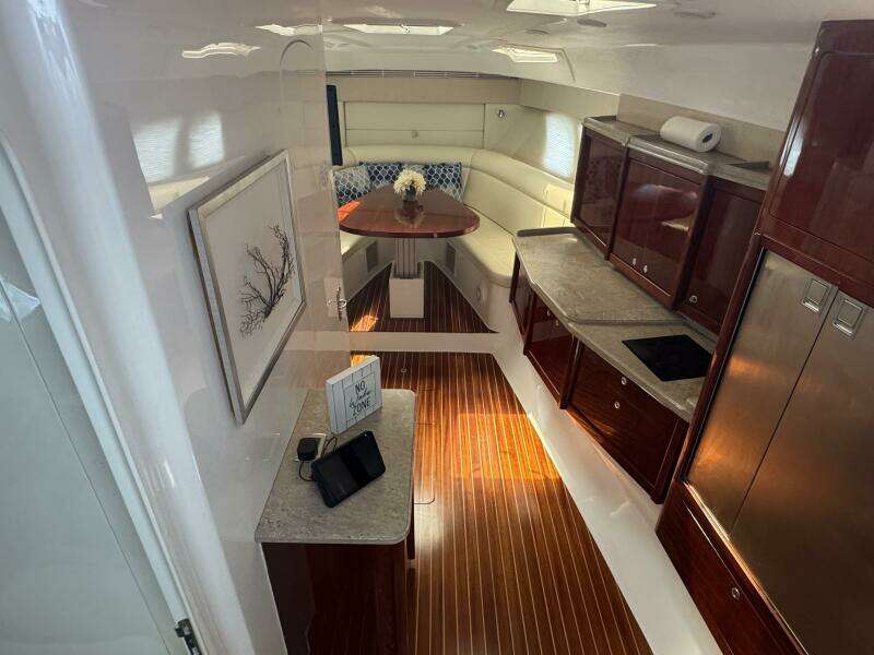 2012 Intrepid 475 Sport yacht wheel house