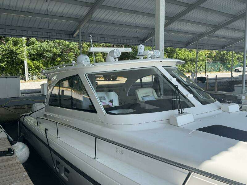 2012 Intrepid 475 Sport yacht wheel house