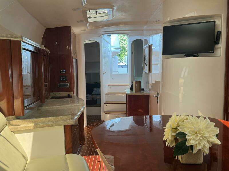 2012 Intrepid 475 Sport yacht wheel house