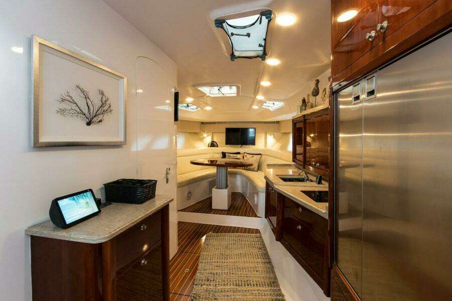 2012 Intrepid 475 Sport yacht wheel house