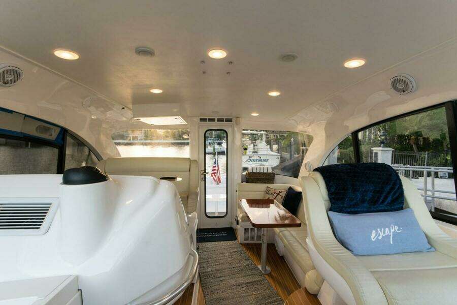 2012 Intrepid 475 Sport yacht wheel house