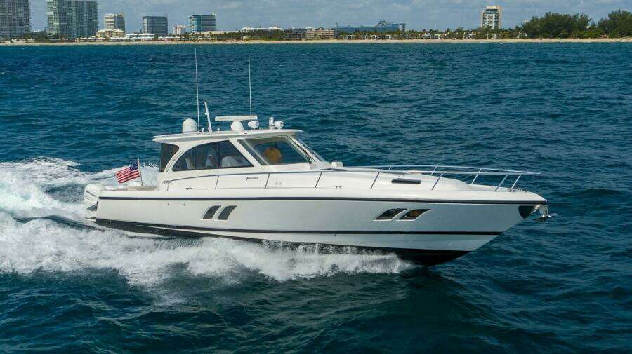 2012 Intrepid 475 Sport yacht wheel house