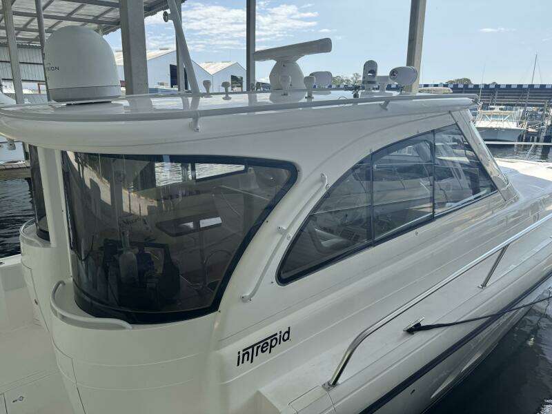 2012 Intrepid 475 Sport yacht wheel house