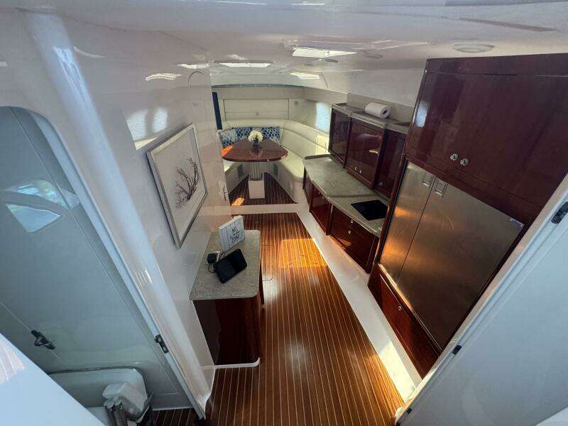 2012 Intrepid 475 Sport yacht wheel house