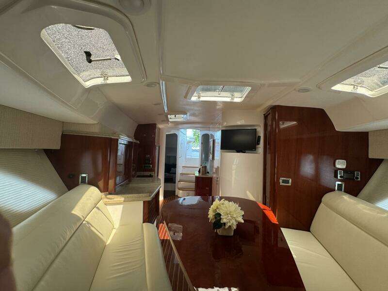 2012 Intrepid 475 Sport yacht wheel house