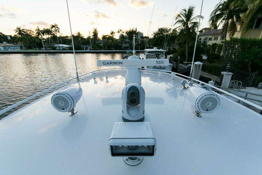 2012 Intrepid 475 Sport yacht wheel house
