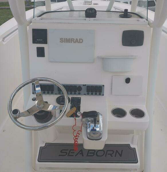 2019 Sea Born SX239 offshore