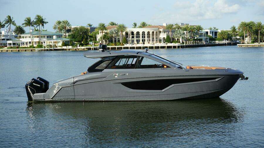 2023 Cruisers Yachts 42 GLS OB
