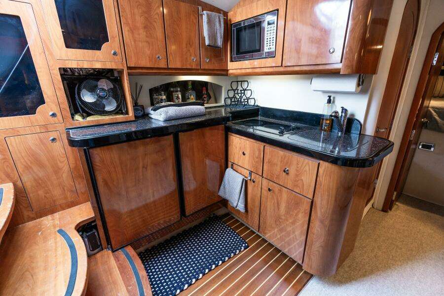 2008 Four Winns V378