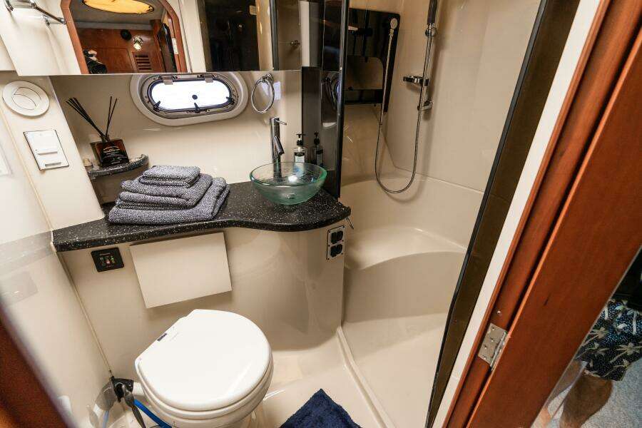 2008 Four Winns V378