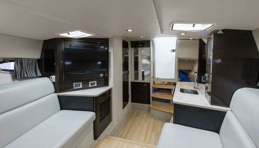 2017 37 Formula 370 SS Bluebird Cabin (3)