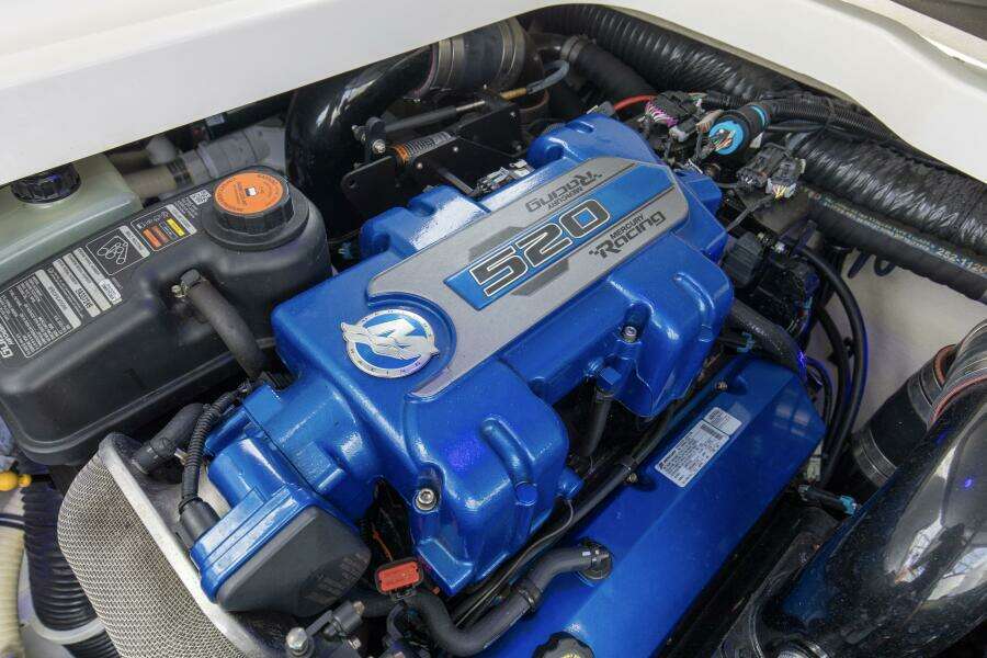 2017 37 Formula 370 SS Bluebird Engine