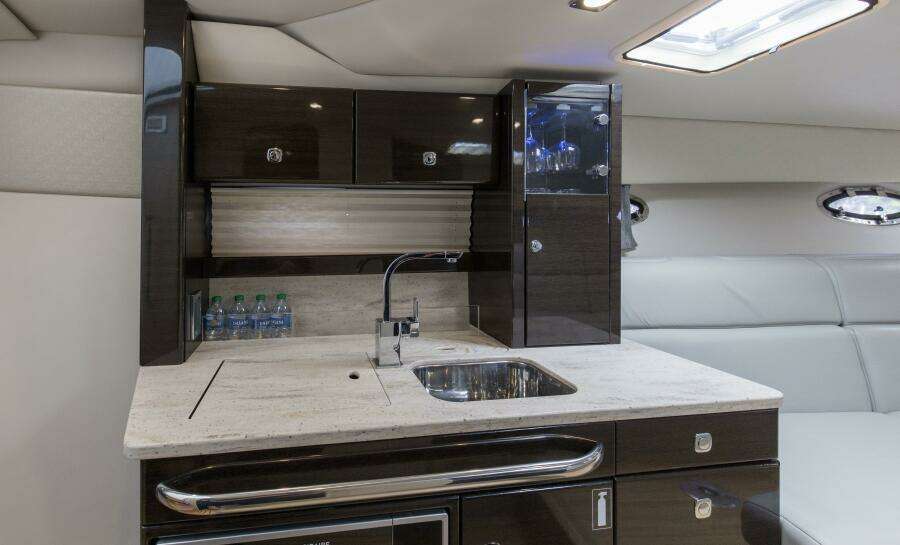 2017 37 Formula 370 SS Bluebird Cabin (2)