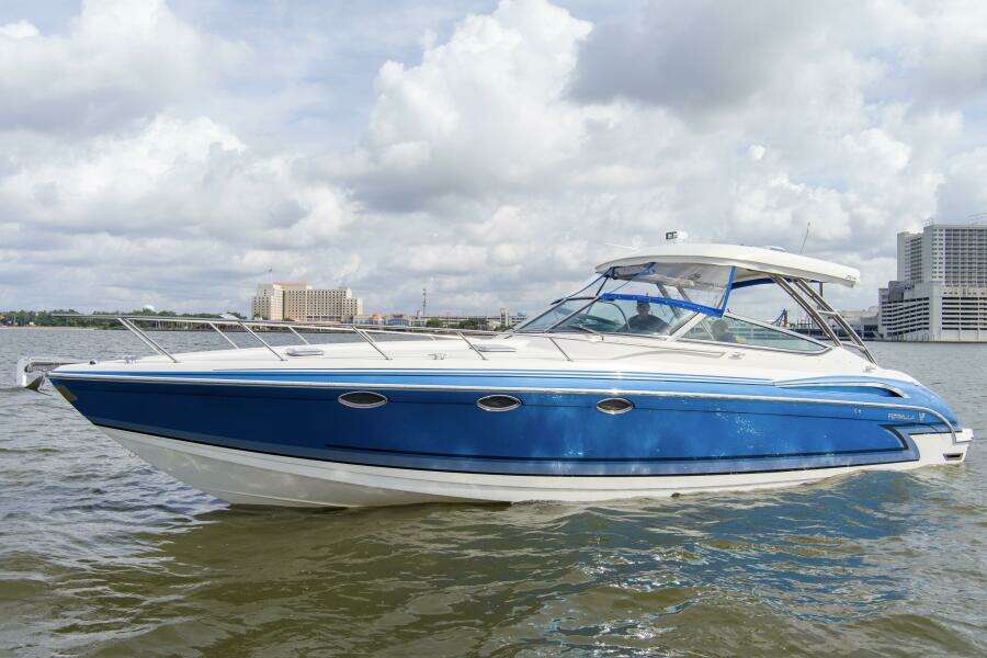 2017 37 Formula 370 SS Bluebird Port