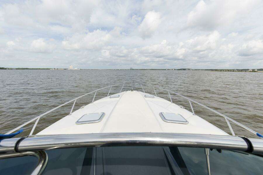 2017 37 Formula 370 SS Bluebird Bow (2)