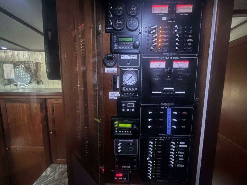 2001 Great Harbour GH47