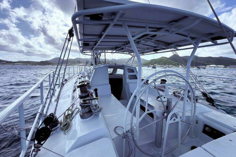 02 Cockpit Mare Via 52 Caribbean