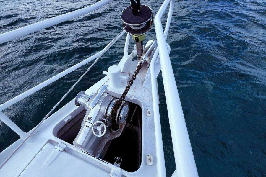 03 Deck Ground Tackle Mare Via 52 Caribbean