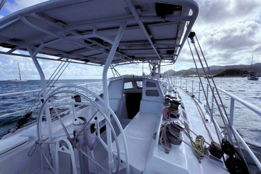 02 Cockpit Mare Via 52 Caribbean