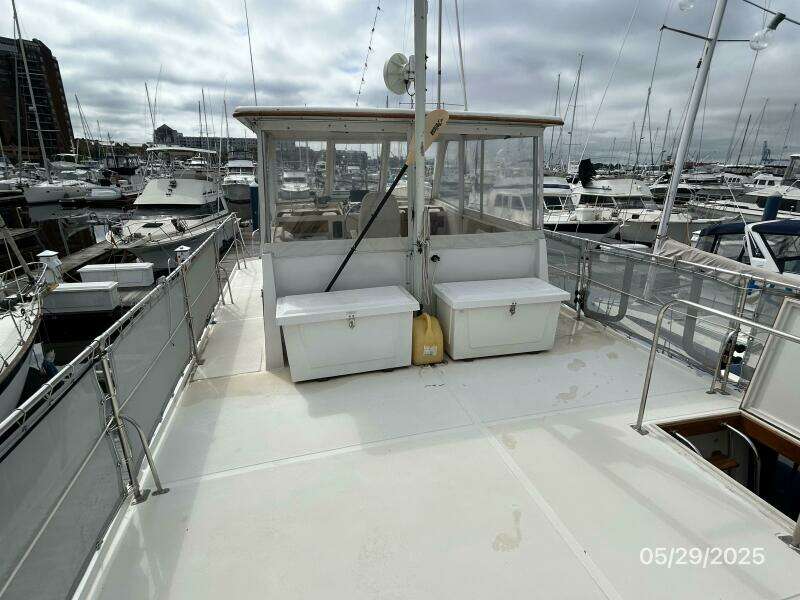 36' Kadey-Krogen sundeck forward