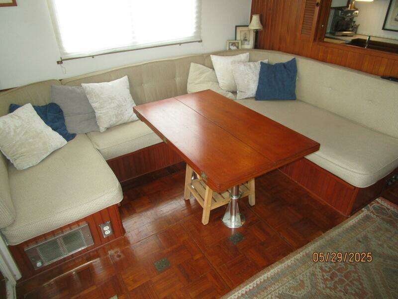 36' Kadey-Krogen salon port seating