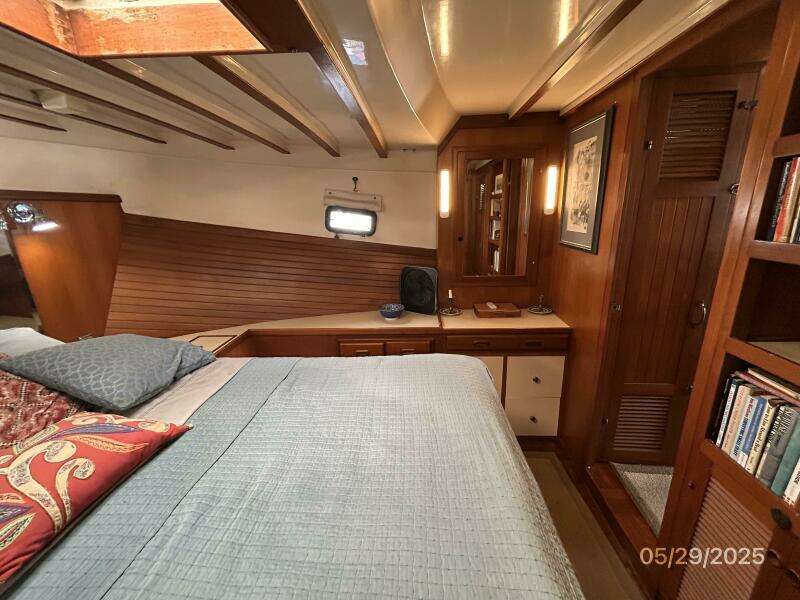 36' Kadey-Krogen stateroom starboard