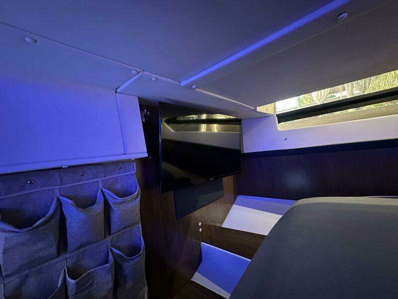 2020 Four Winns Vista 355 Coupe