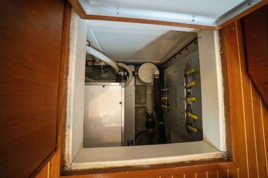 2001 Grand Banks 42 Classic