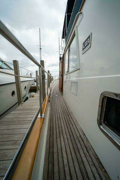 2001 Grand Banks 42 Classic