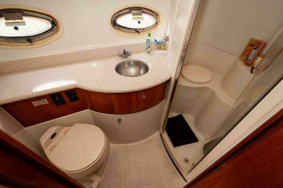 2002 Carver 444 CPMY- Graham's Enterprise 