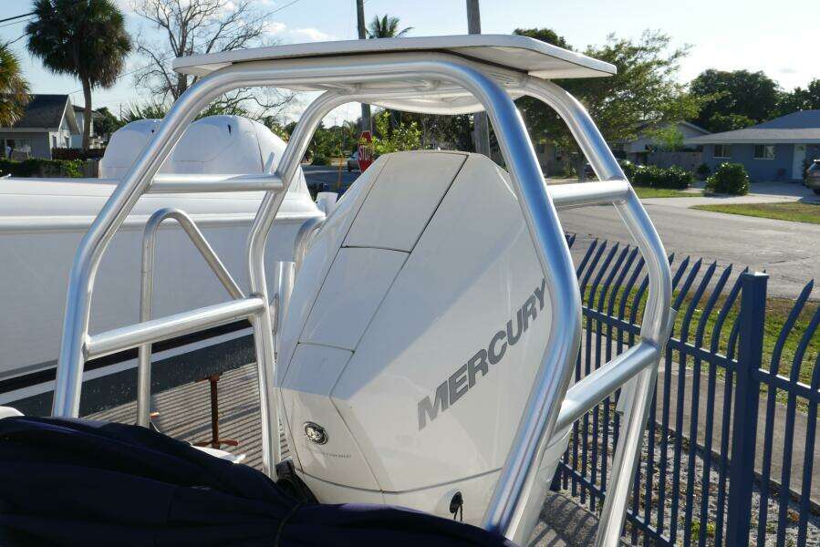 Boston Whaler 31 - CHUCK - Engine