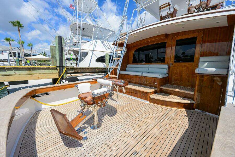 2004 Rybovich 62 Base Camp - Cockpit