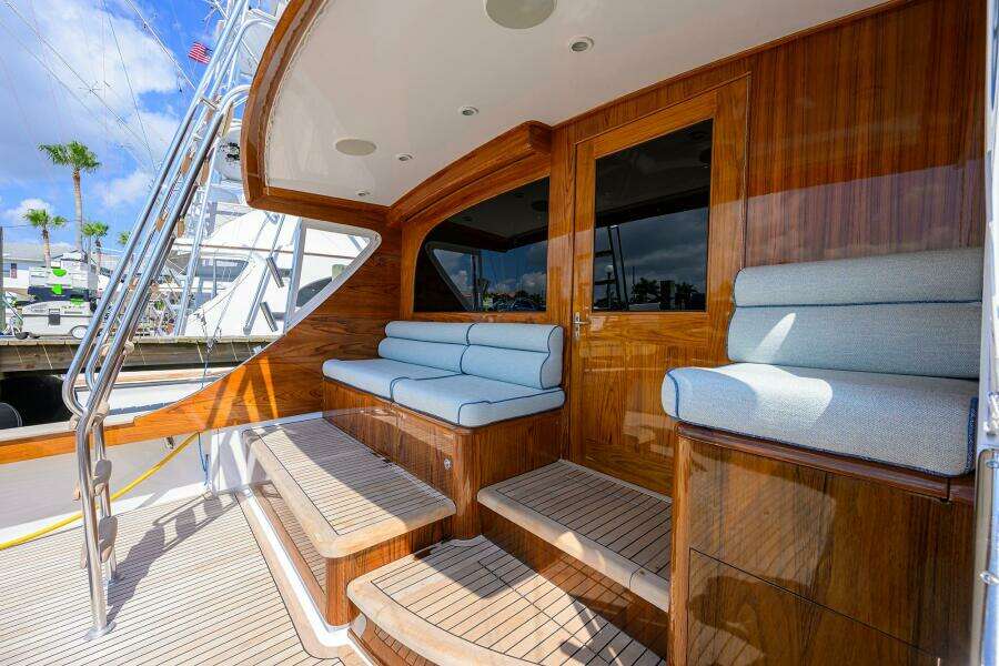 2004 Rybovich 62 Base Camp - Cockpit