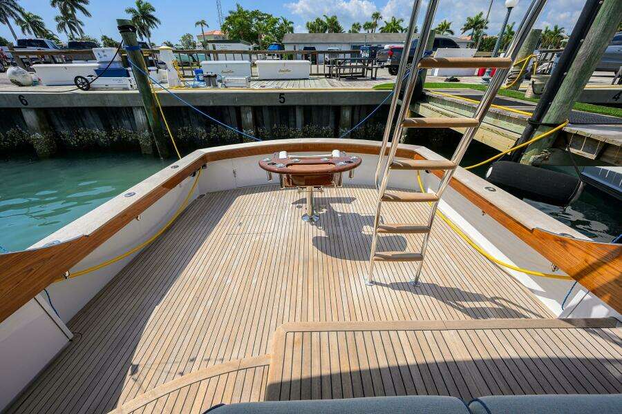 2004 Rybovich 62 Base Camp - Cockpit