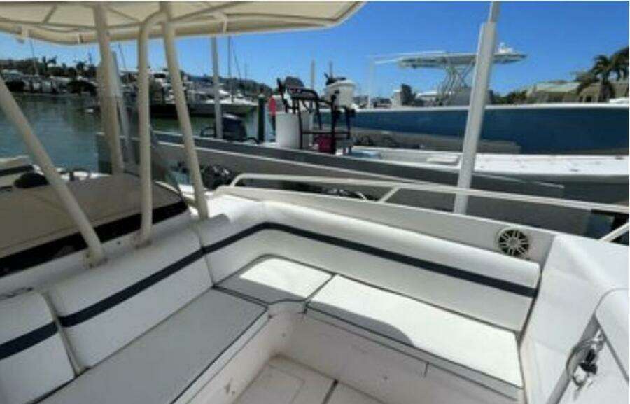 2008 Intrepid 323 Cuddy