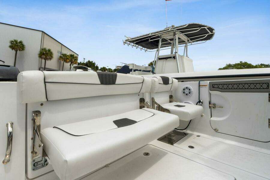 2023 Wellcraft 352 Fisherman Center Console