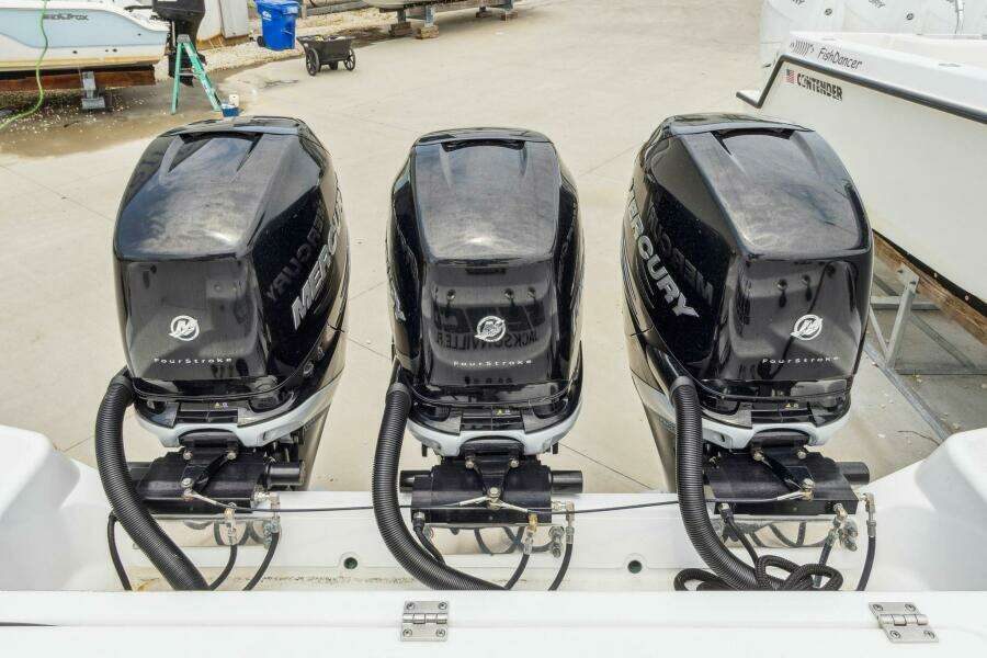 2023 Wellcraft 352 Fisherman Center Console