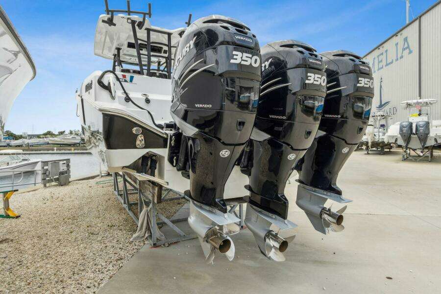 2023 Wellcraft 352 Fisherman Center Console