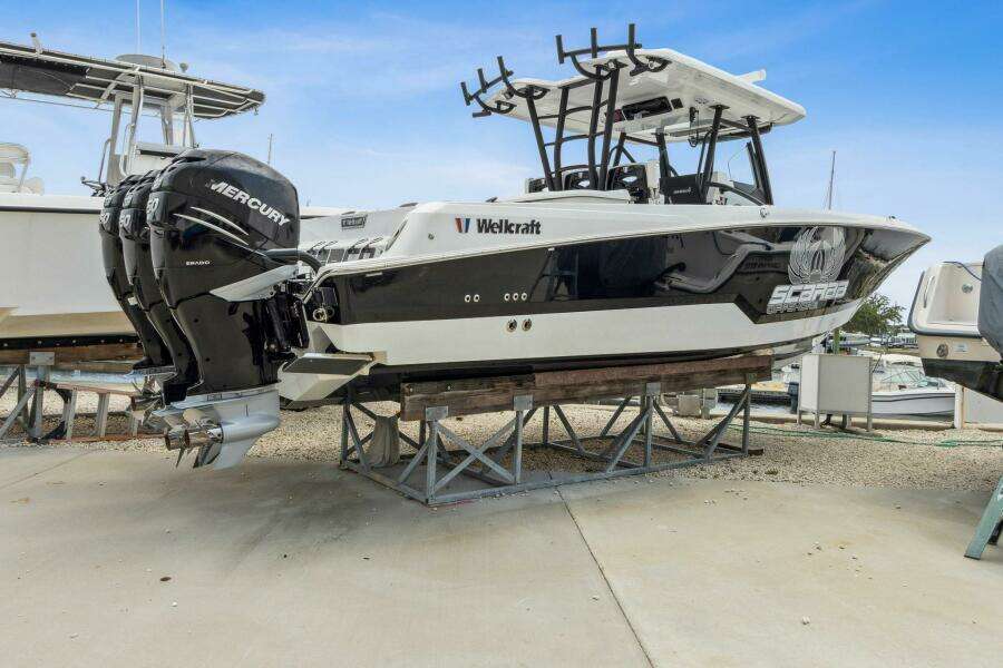 2023 Wellcraft 352 Fisherman Center Console