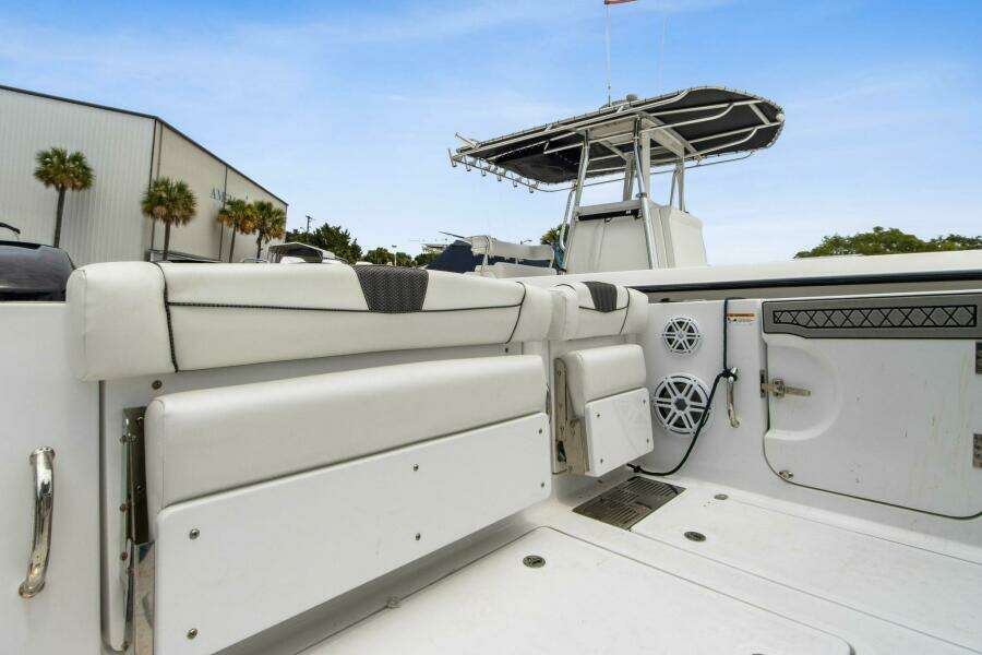 2023 Wellcraft 352 Fisherman Center Console