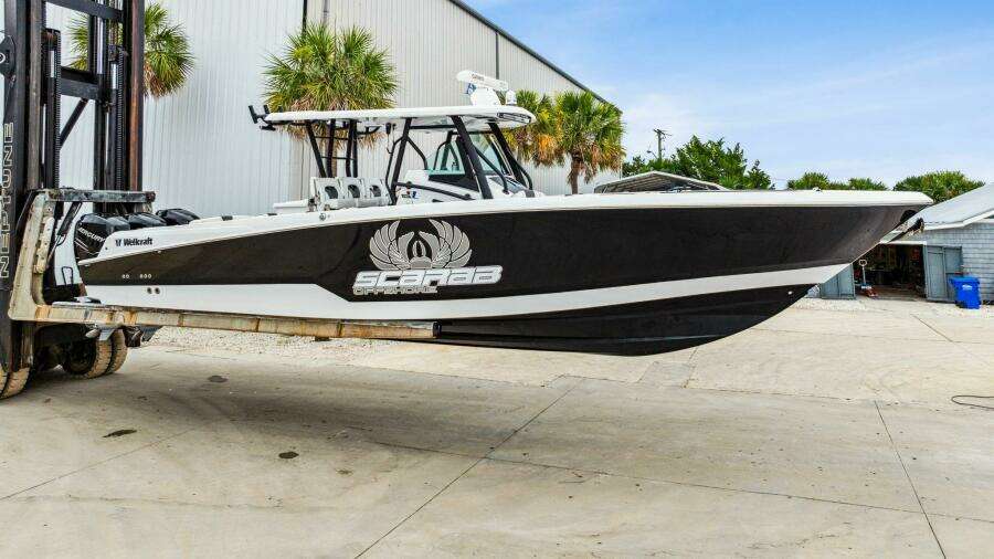 2023 Wellcraft 352 Fisherman Center Console