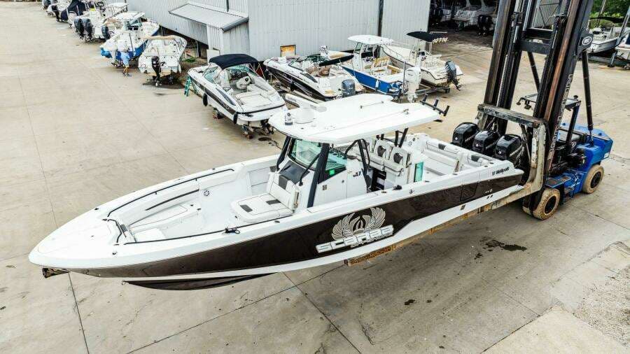 2023 Wellcraft 352 Fisherman Center Console
