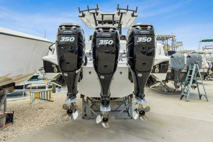 2023 Wellcraft 352 Fisherman Center Console