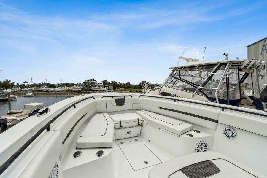 2023 Wellcraft 352 Fisherman Center Console