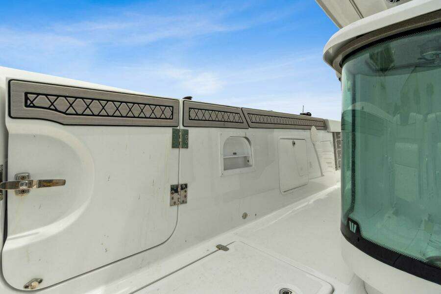 2023 Wellcraft 352 Fisherman Center Console