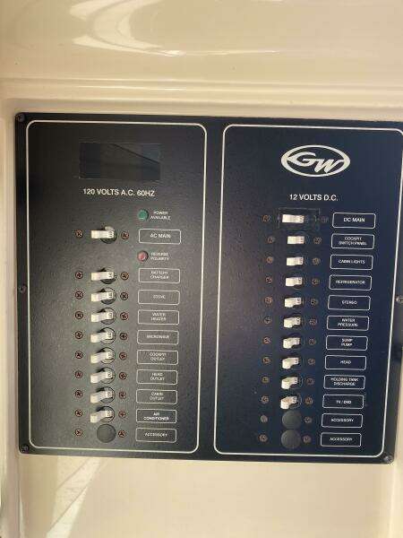 2005 Grady-White Marlin 300