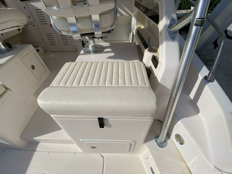 2005 Grady-White Marlin 300